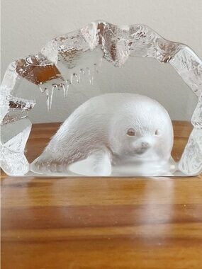 Mats Jonasson Crystal Seal Paperweight Sweden Art Glass Figurine Signed